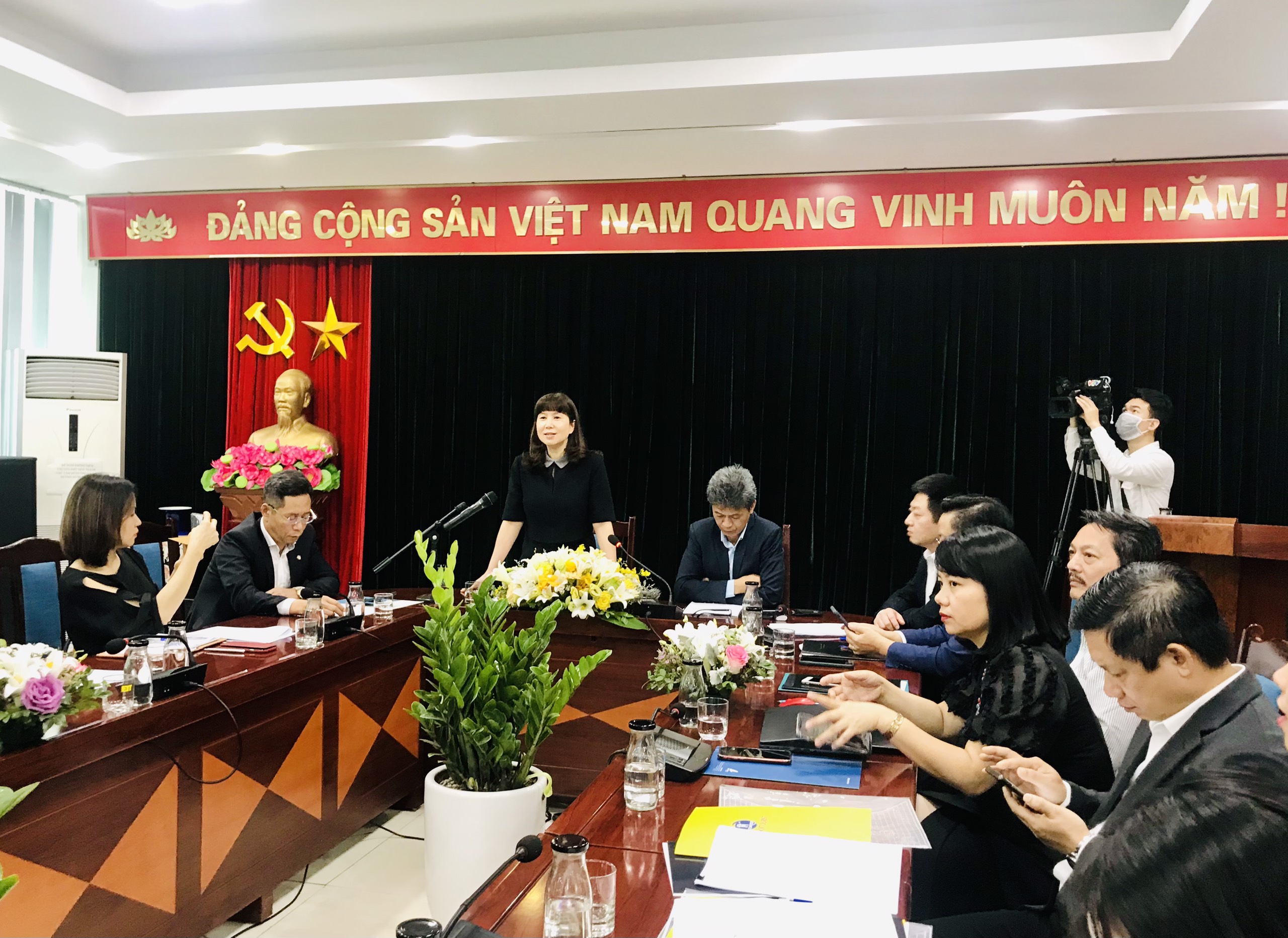 Giám đốc Sở Du lịch Hà Nội Đặng Hương Giang thông tin về sự kiện công bố các sản phẩm tại họp báo